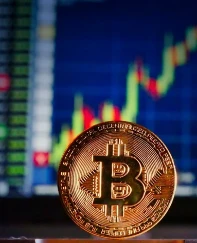 Bitcoin'de sert hareket: Ekim zirvesinden bu yana değerinin yarısını kaybetti