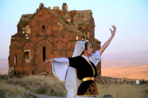 Ani Harabeleri turist akınına uğruyor