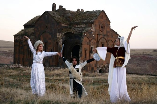 Ani Harabeleri turist akınına uğruyor
