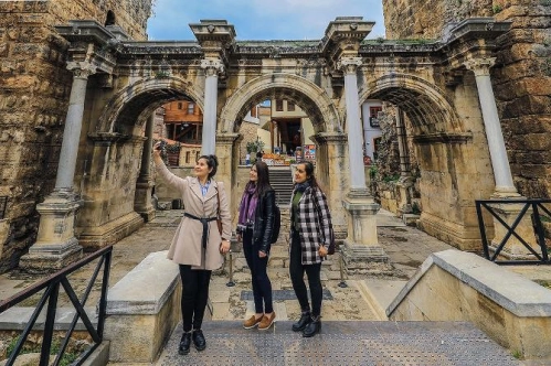Yerli turistler yılın ikinci çeyreğinde seyahatlerinde 19,7 milyar lira harcadı