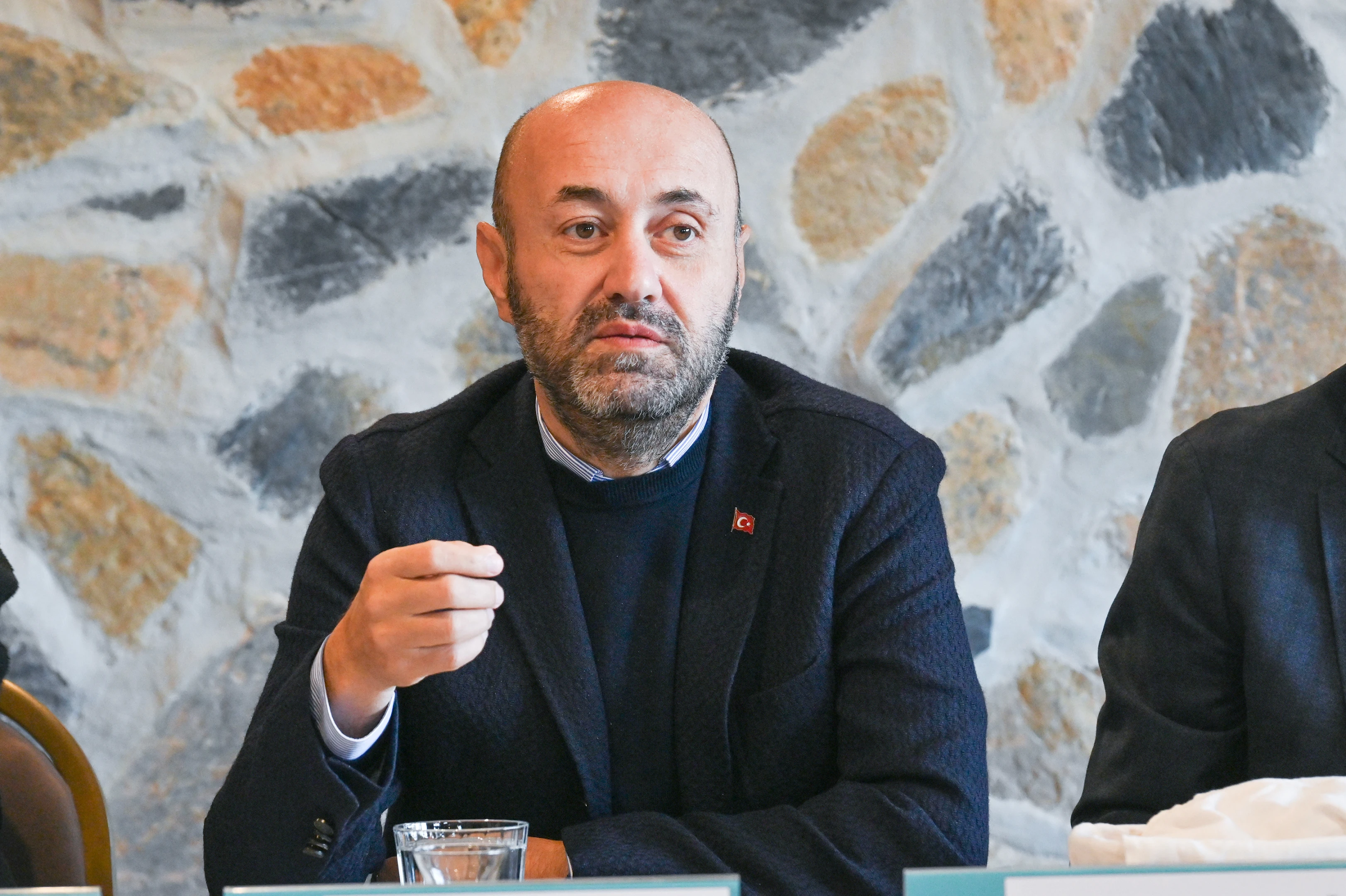 Bilişimde rekabet değil pazar büyütülmeli