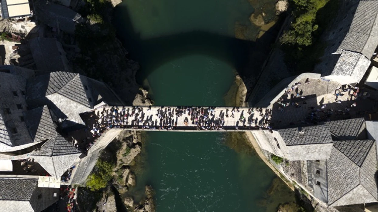 Bosna Hersek'te Osmanlı mirası köprüye ev sahipliği yapan Mostar, her mevsim turistlerin uğrak noktası