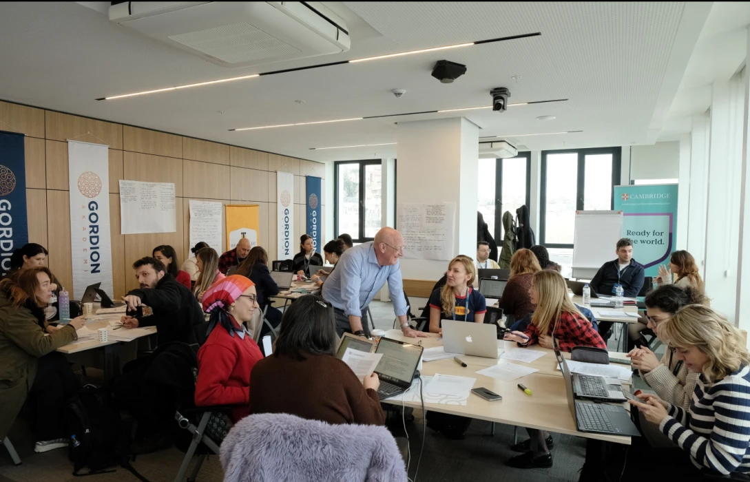 Cambridge işbirliğiyle öğretmenlikten eğitmenliğe geçiş