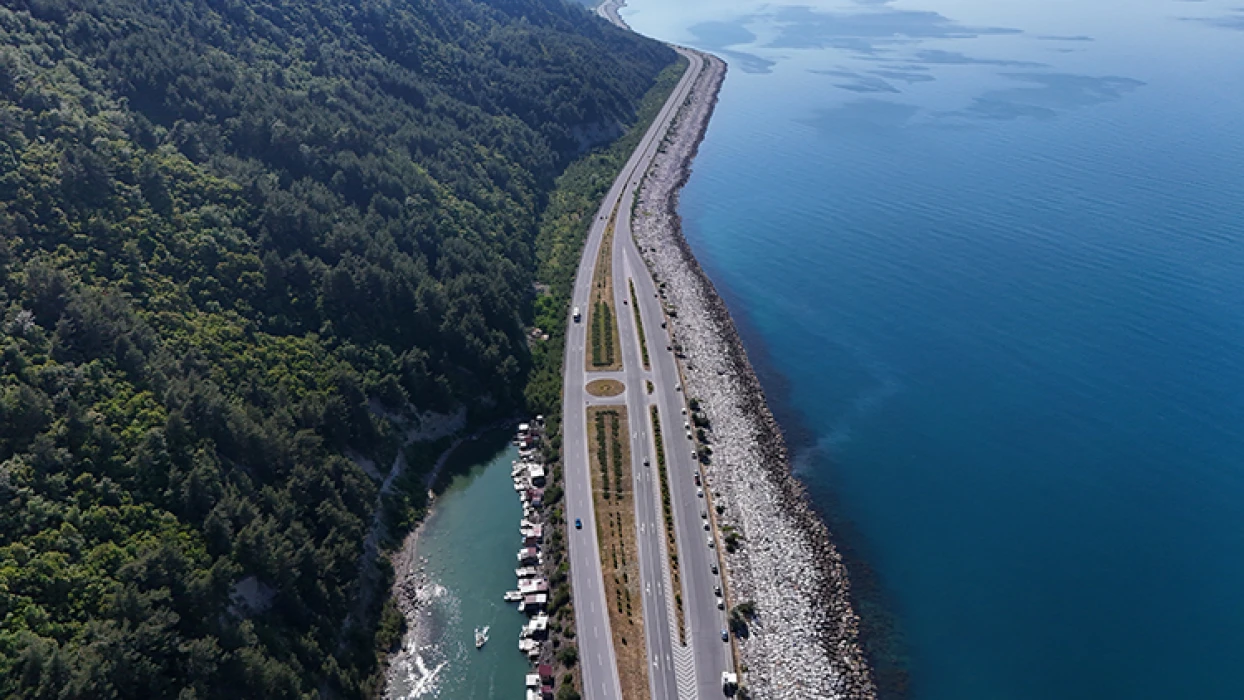 Karadeniz Sahil Yolu sürücülere görsel şölen sunuyor