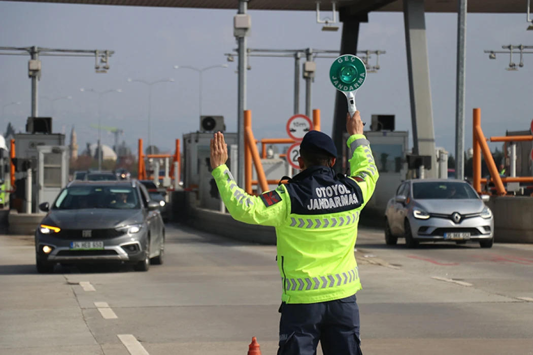 Büyük bayram göçü başladı: Yola çıkacaklar dikkat!