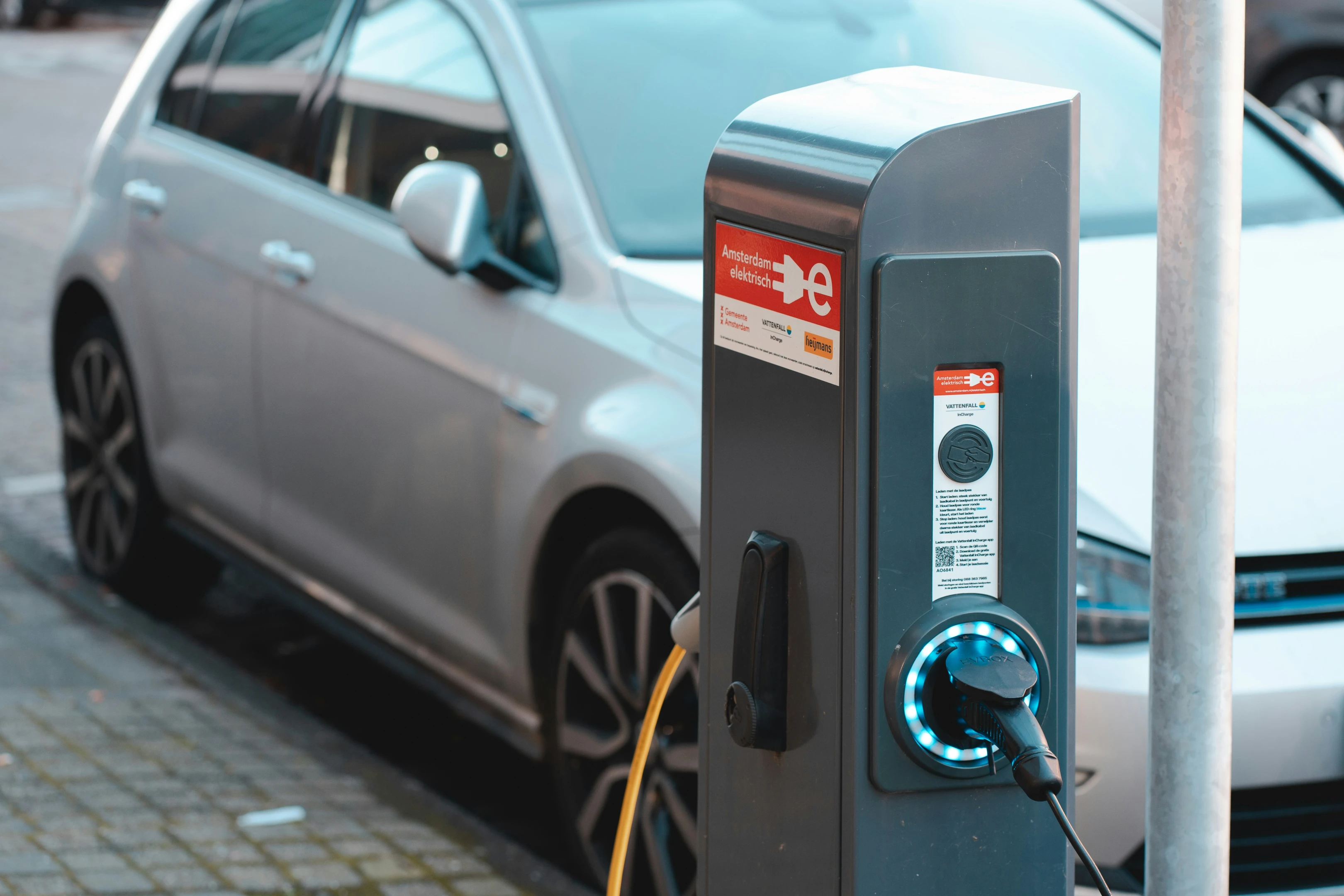 Dünya elektrikli araca yöneliyor! Nisan'da 1,6 milyon araç satıldı
