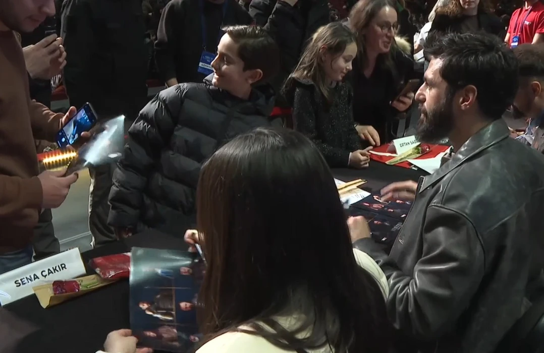 Mehmed: Fetihler Sultanı dizisi oyuncuları Külliye'de sevenleriyle buluştu
