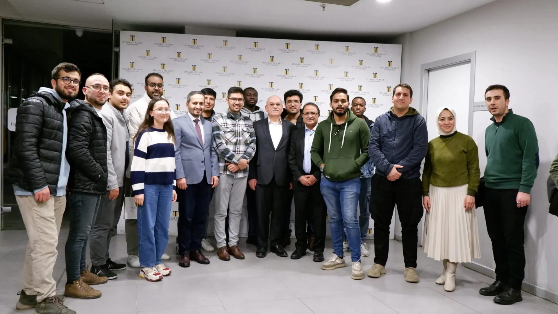 Akademik ve kültürel etkinlikler tüm hızıyla devam ediyor