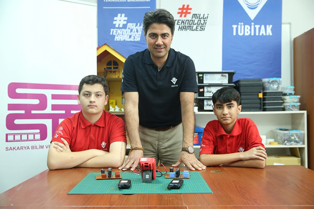 Elektromanyetik alanlardan elektrik hasadı! 2 ortaokul öğrencisi geliştirdi