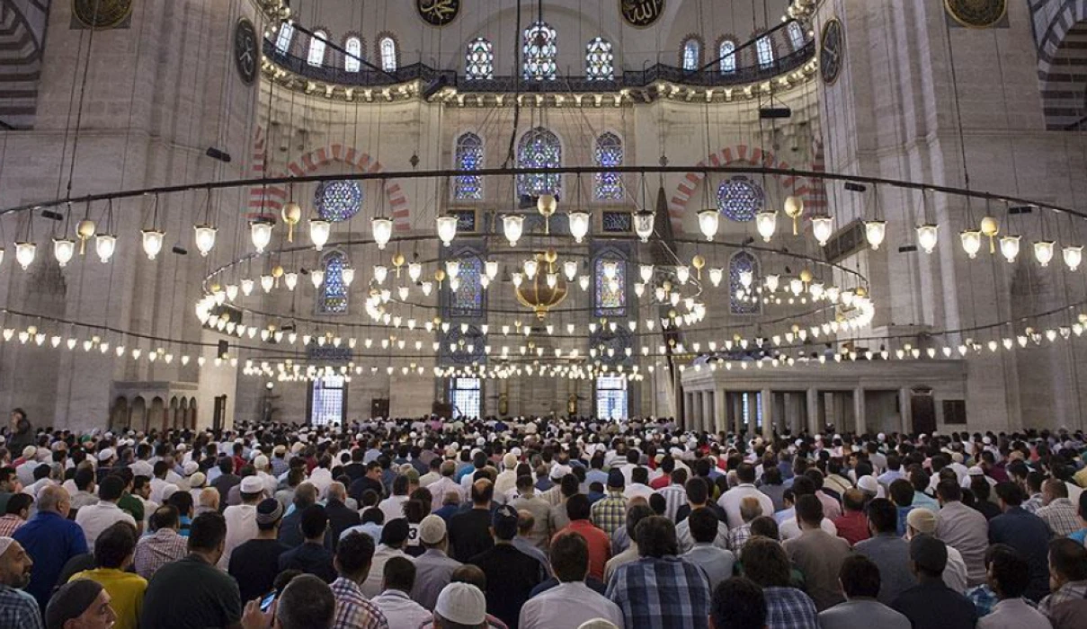 BAYRAM NAMAZI KAÇTA İSTANBUL: Diyanet il il açıkladı: 2025 bayram namazı saati belli oldu!