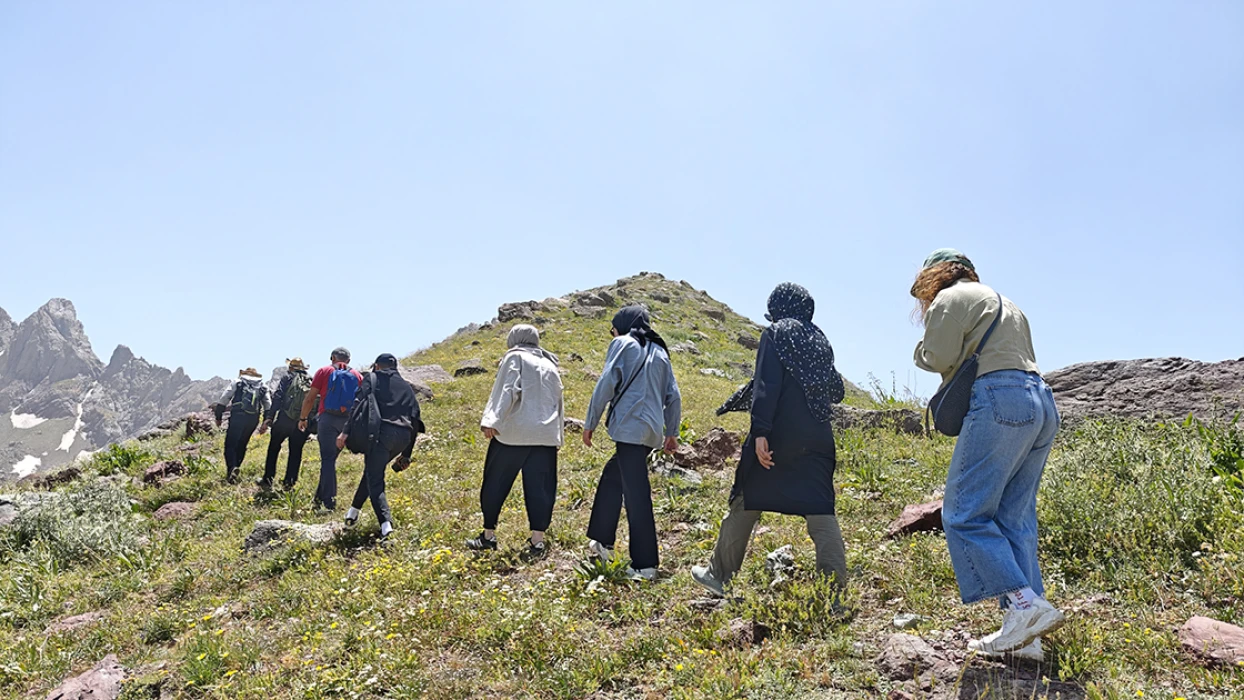 Hakkari doğasıyla büyülüyor: Huzurun yeni turizm rotası oldu