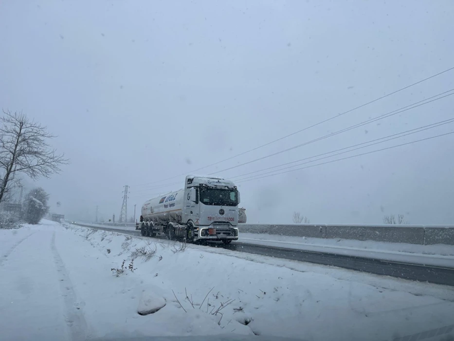 Yurtta kış etkisini artırdı: Bolu Dağı’nda yoğun kar, ekipler yollarda teyakkuzda