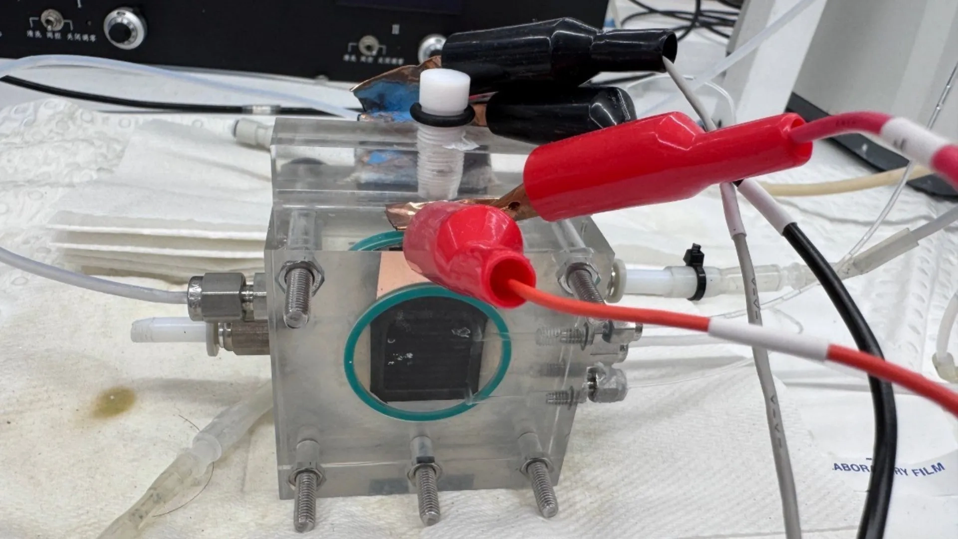 Havacılıkta 'net sıfır': Karbonu jet yakıtına dönüştüren sistem tanıtıldı