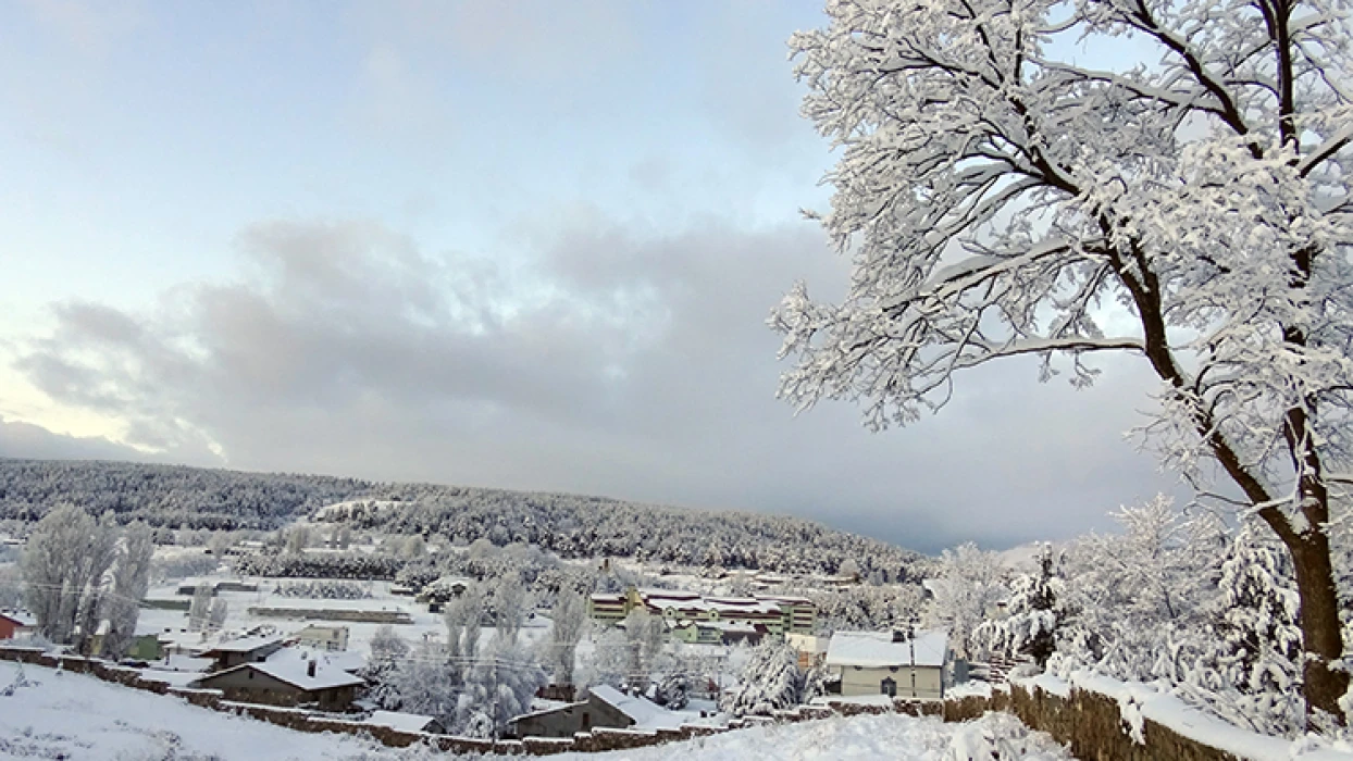 SON DAKİKA: Yurdun bazı kesimlerinde kar etkili oldu! İşte o kareler