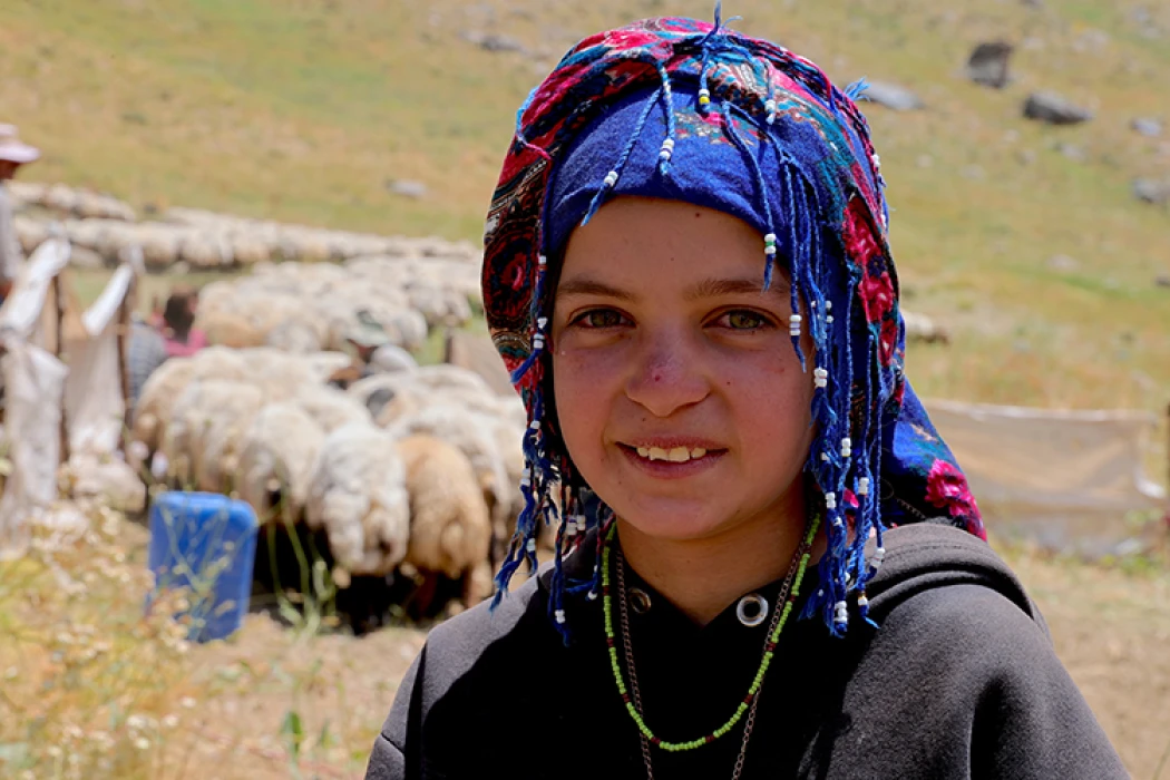 Göçer ailelerin yaylalardaki yükünü çocuklar da omuzluyor