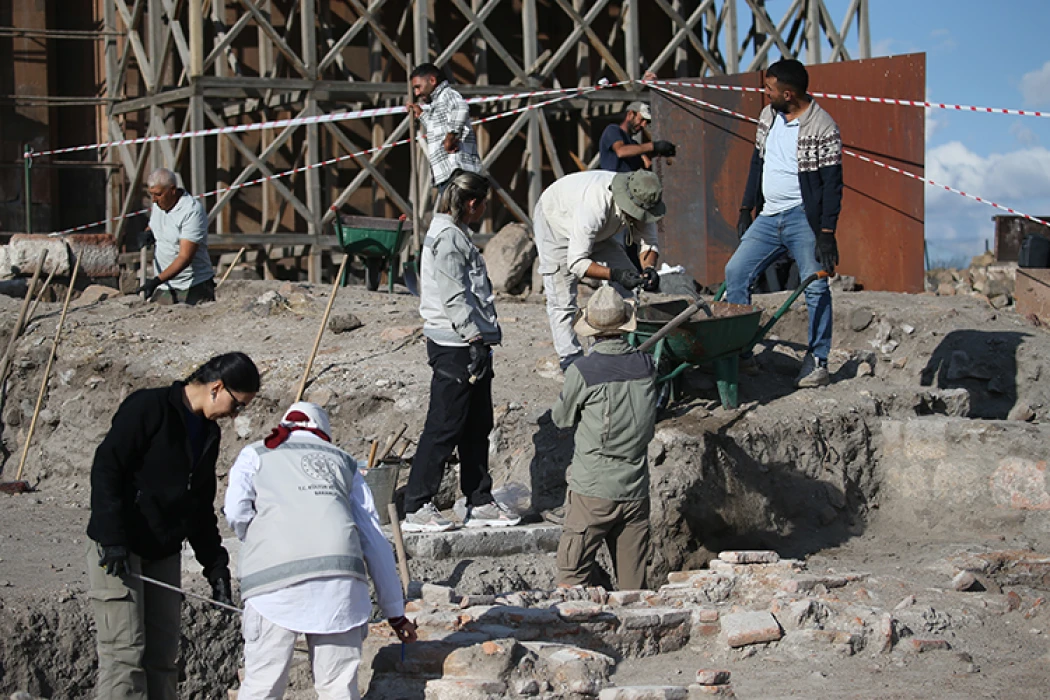 Ani'deki kazılarda Selçuklu dönemine ait kümbet kalıntısı bulundu