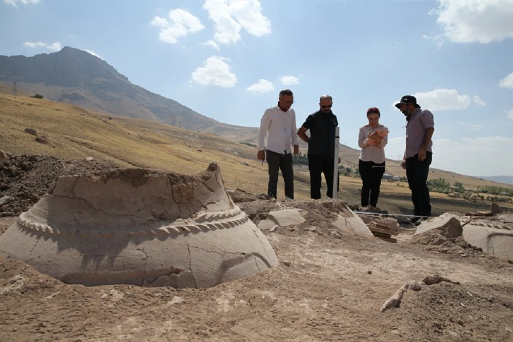 Van'daki Kevenli Kalesi kalıntısında çivi yazılı 76 pithos ortaya çıkarıldı