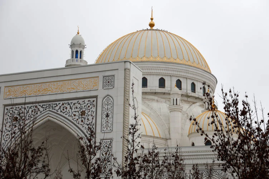 Rusya’da mimarisiyle öne çıkan Müslümanların Gururu Camisi ziyaretçilerin ilgi odağı
