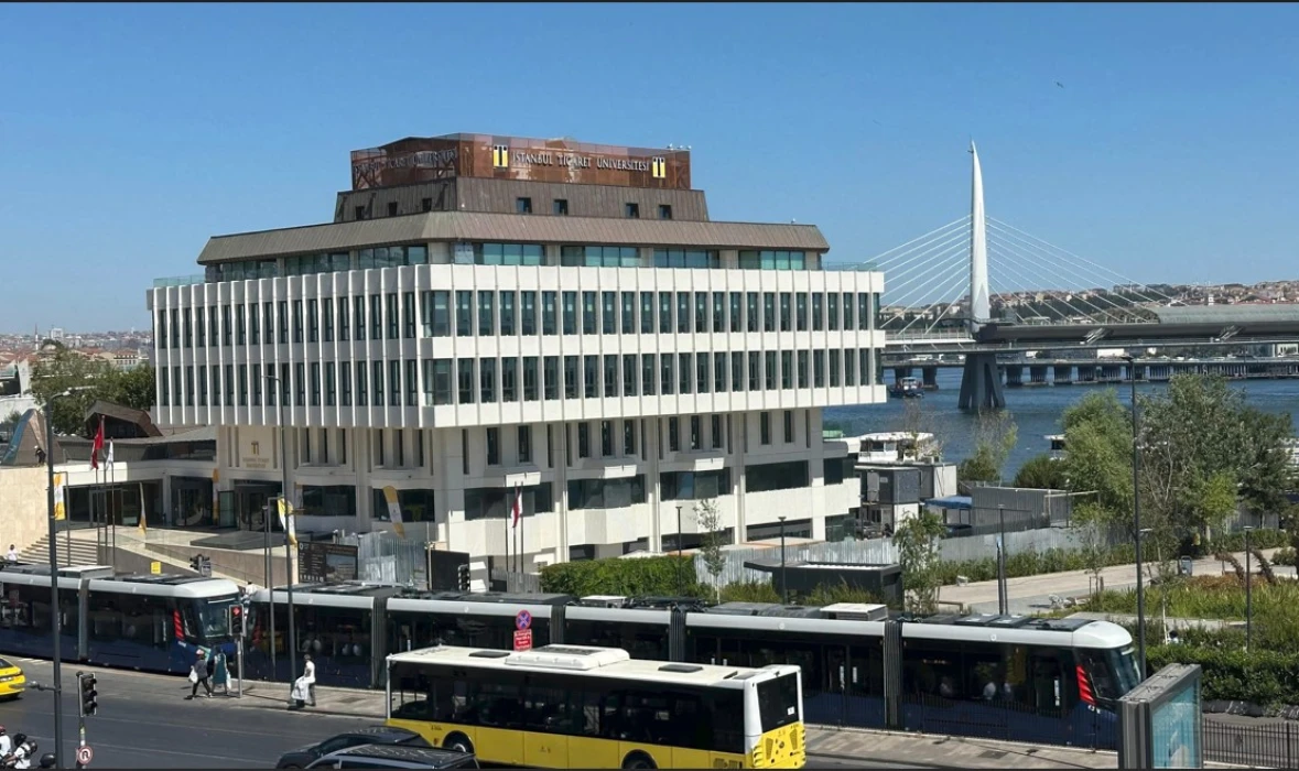 Geleceğin finansçıları ticaretin kalbinde yetişiyor: Eminönü'nde yüksek lisans ve doktora