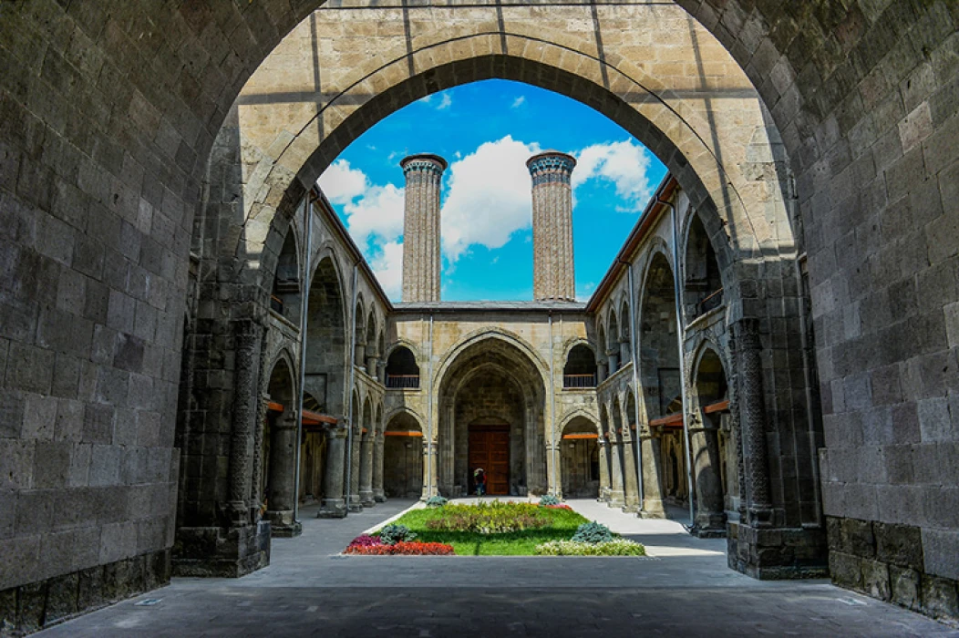 Açık hava müzesini Erzurum, yaz aylarında turistlerin rotasında