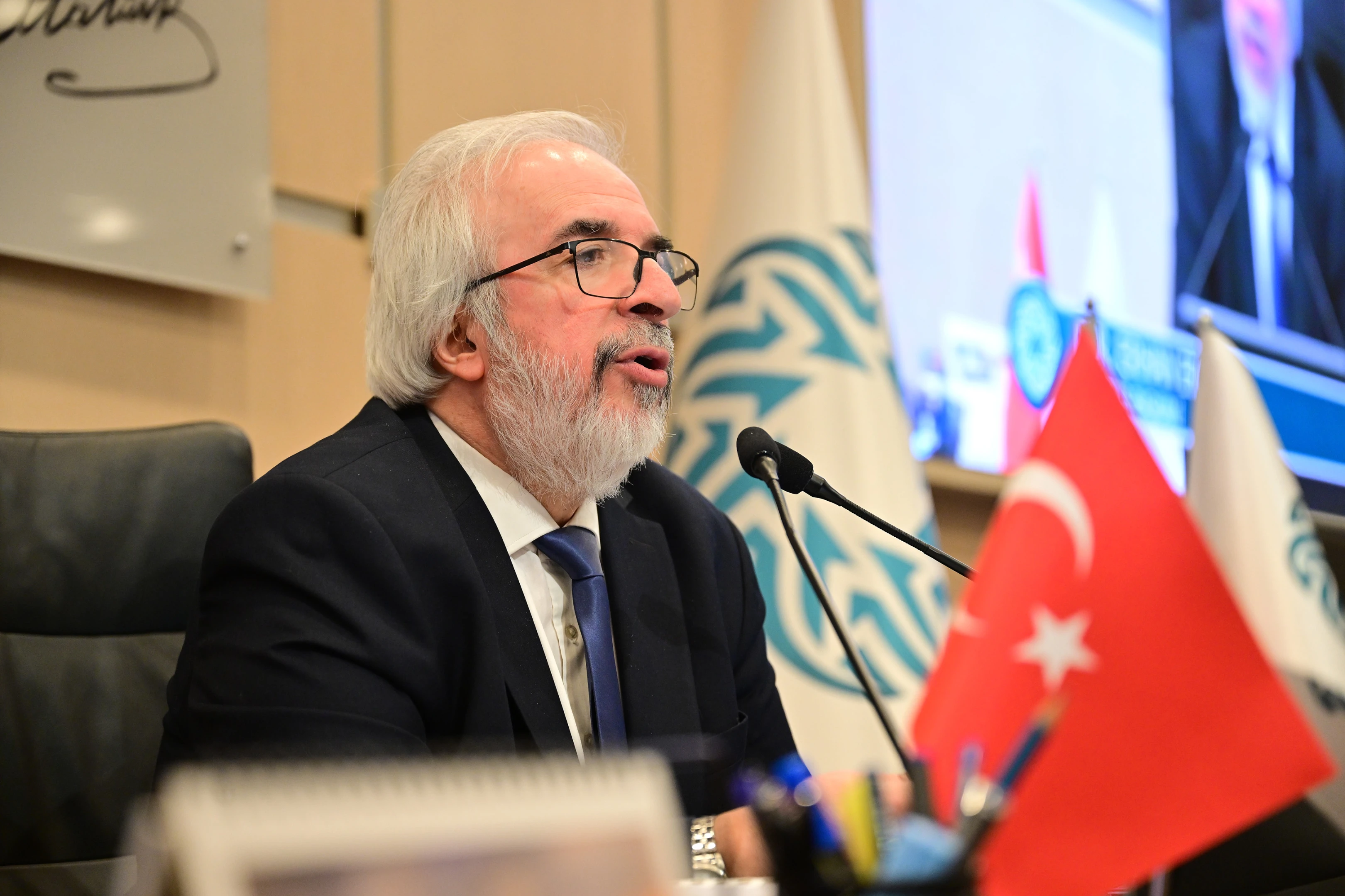 'Kutadgu Bilig, insanlığa yol gösteren formülleri veriyor'