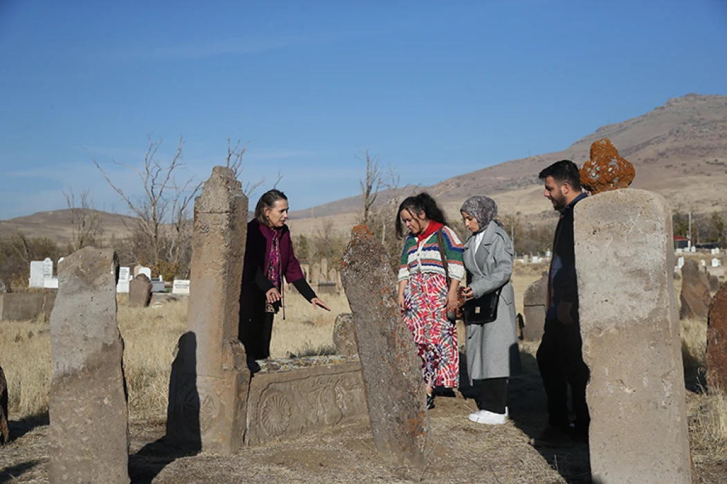 Kayseri'de Türk boyları ve Osmanlı dönemi bezemeli mezar taşları belgelendi
