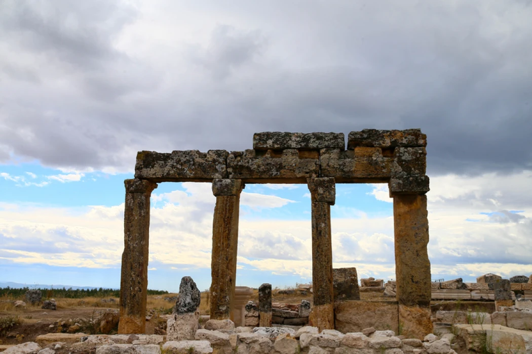 Blaundos’un 2 bin yıllık stadyumu ortaya çıkarılıyor: Antik kentte kazılar hız kazandı