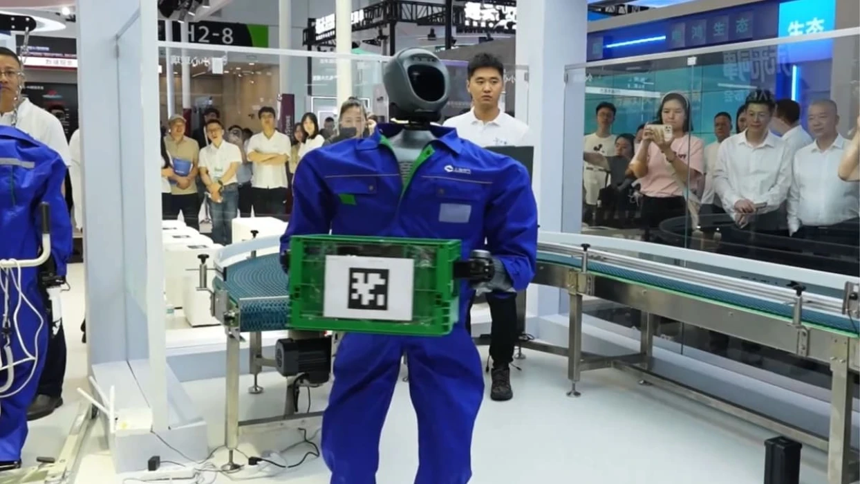Çin, saniyede 275 trilyon işlem gücüne sahip insansı robotu tanıttı