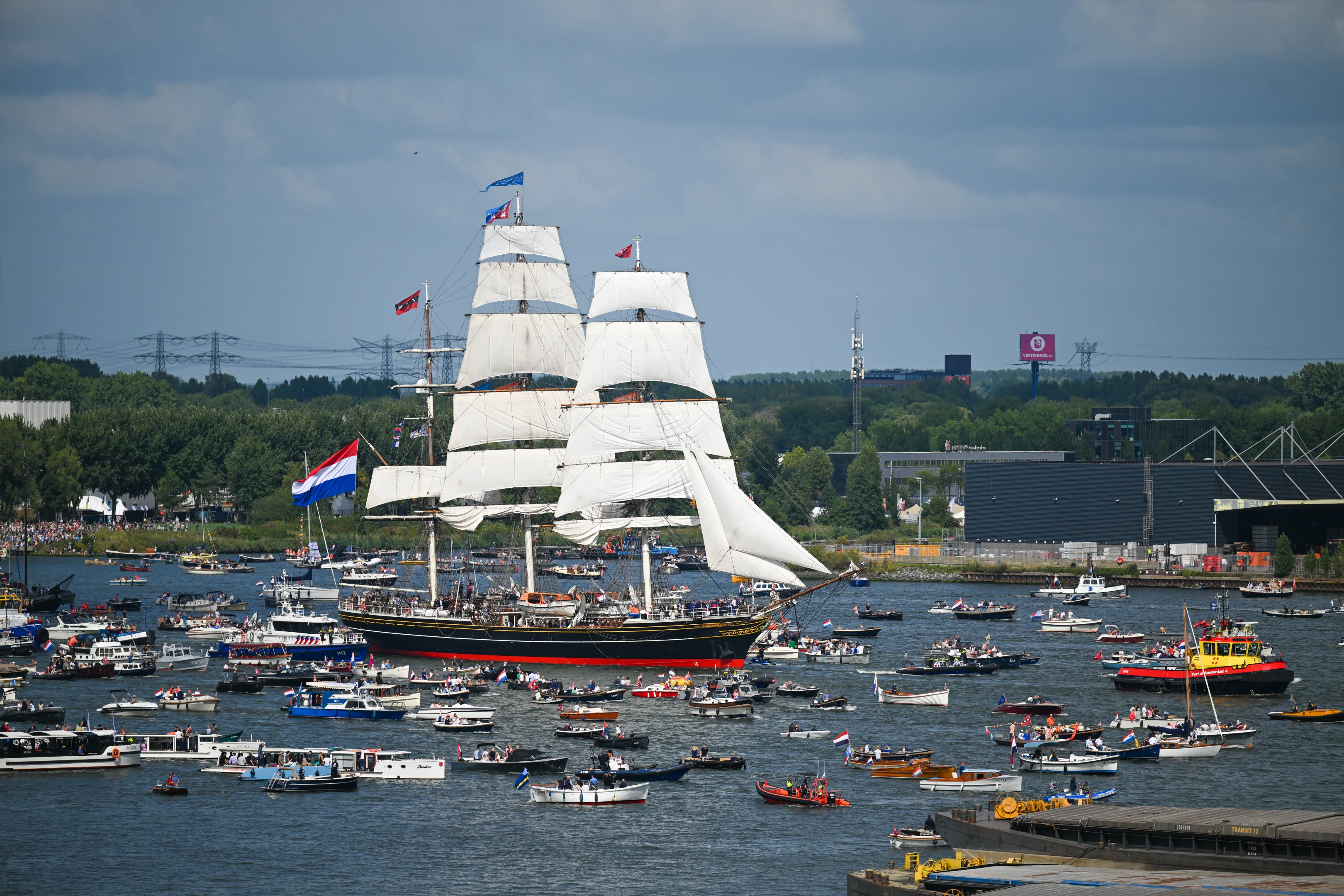 Amsterdam gemilerle doldu! Nedeni belli oldu
