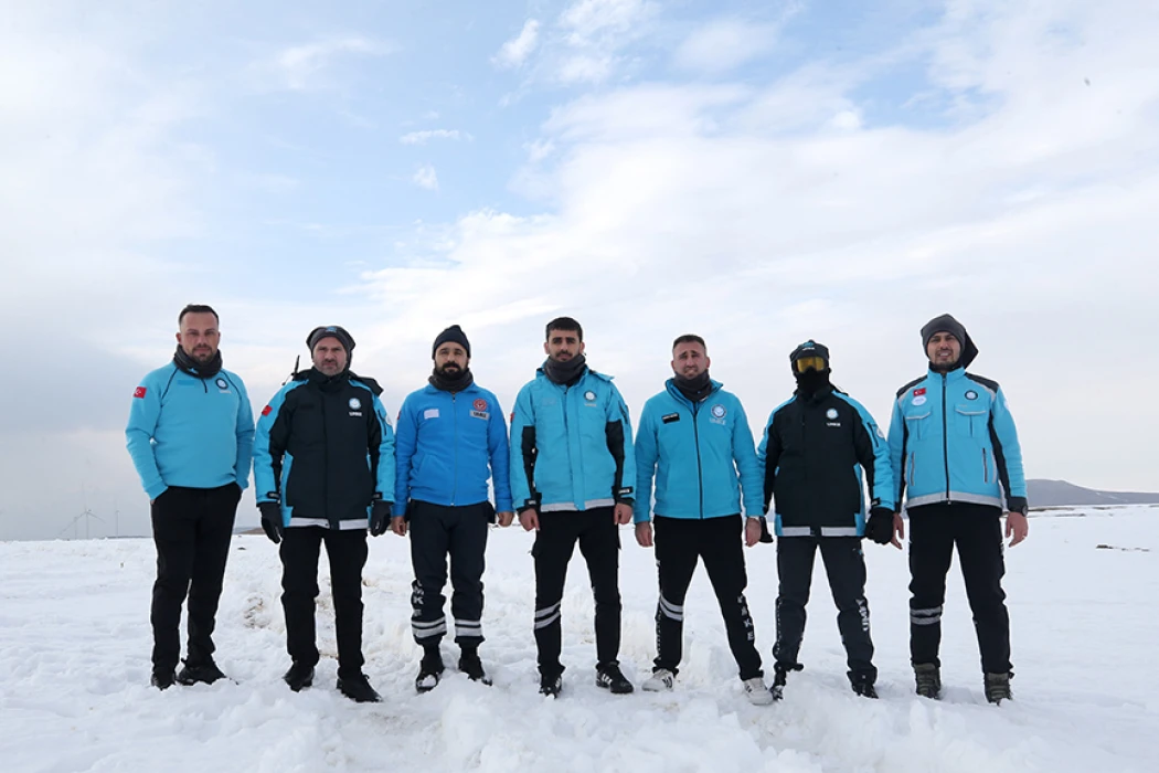 Muş'ta UMKE görevlileri, zorlu eğitimlerle çetin kış şartlarına hazırlanıyor
