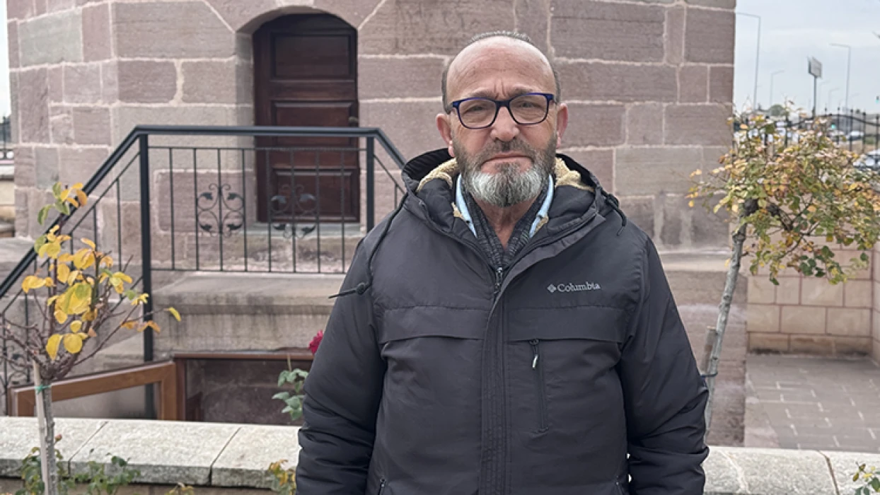 Ateşbaz-ı Veli Türbesi'nin türbedarları asırlardır tuz ikramını sürdürüyor