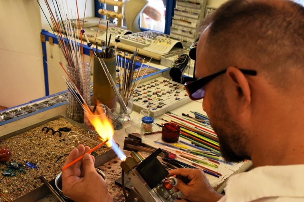 Eskişehirli sanatçı camı nefesiyle eşsiz sanat eserlerine dönüştürüyor