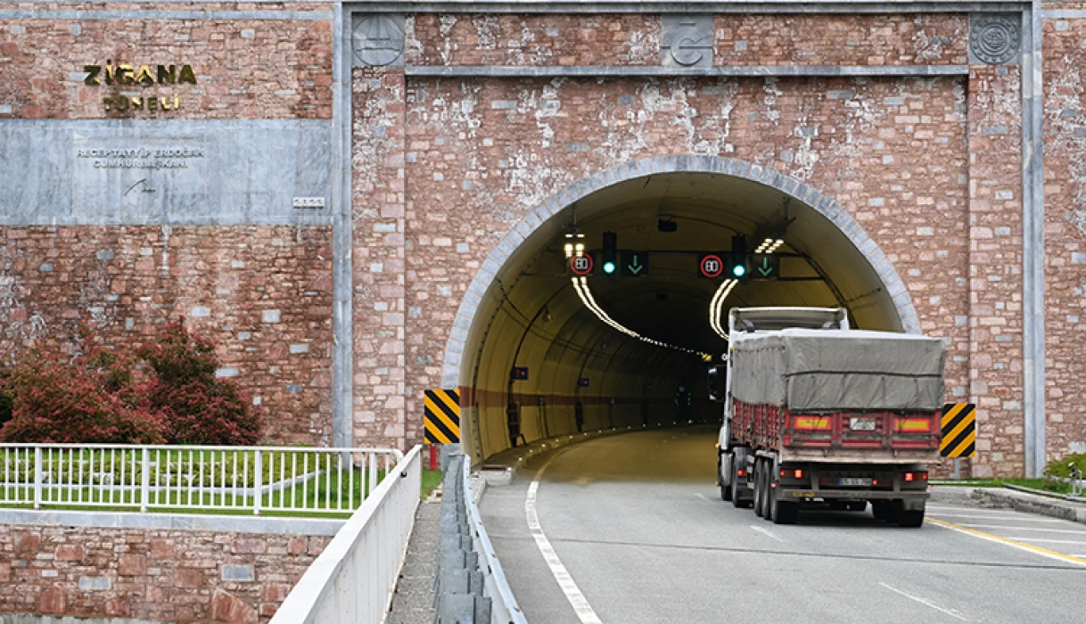 Yeni Zigana Tüneli'ni 3,49 milyon araç kullandı