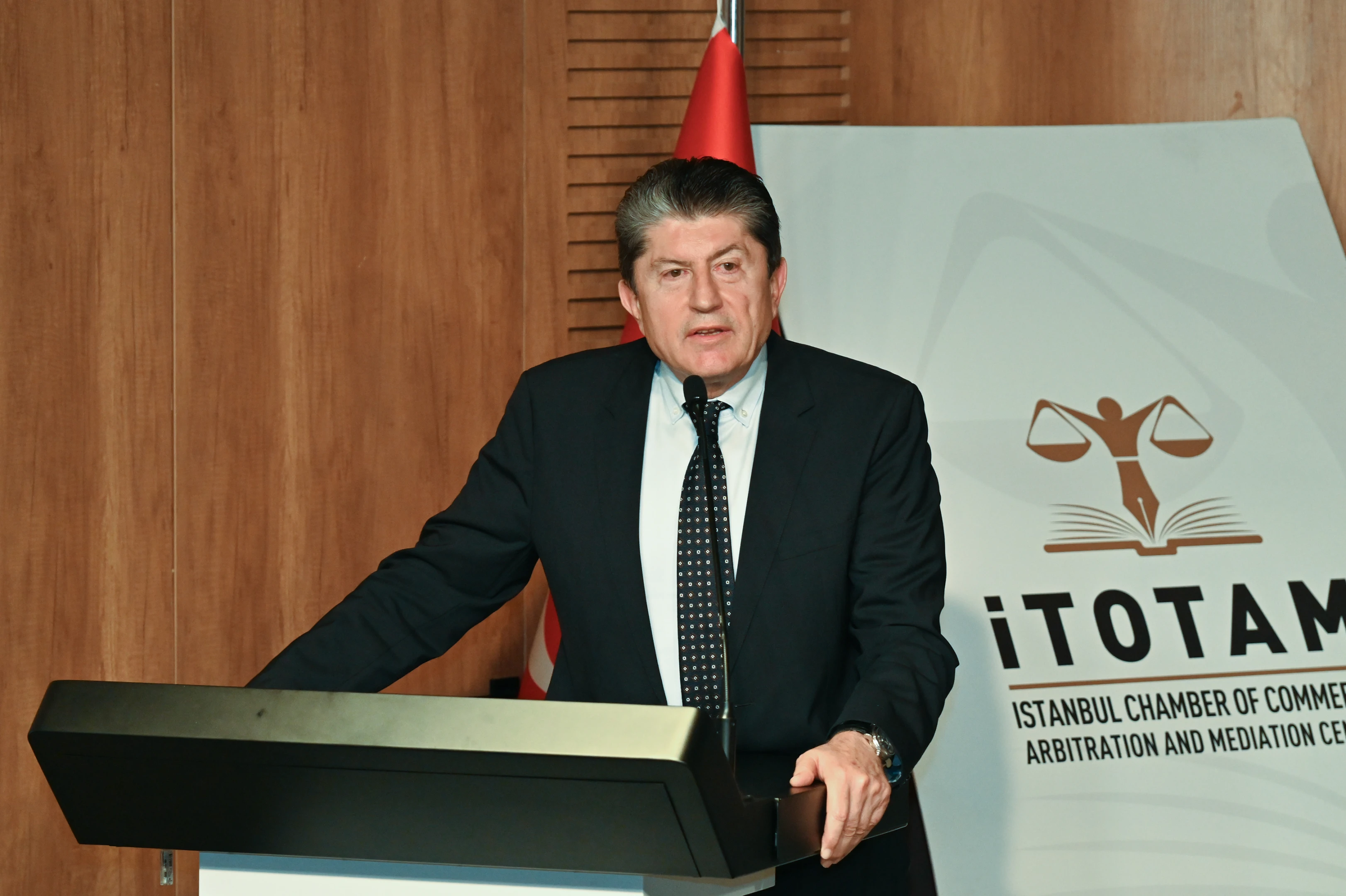Genç hukukçular tahkim yarışmasında buluştu