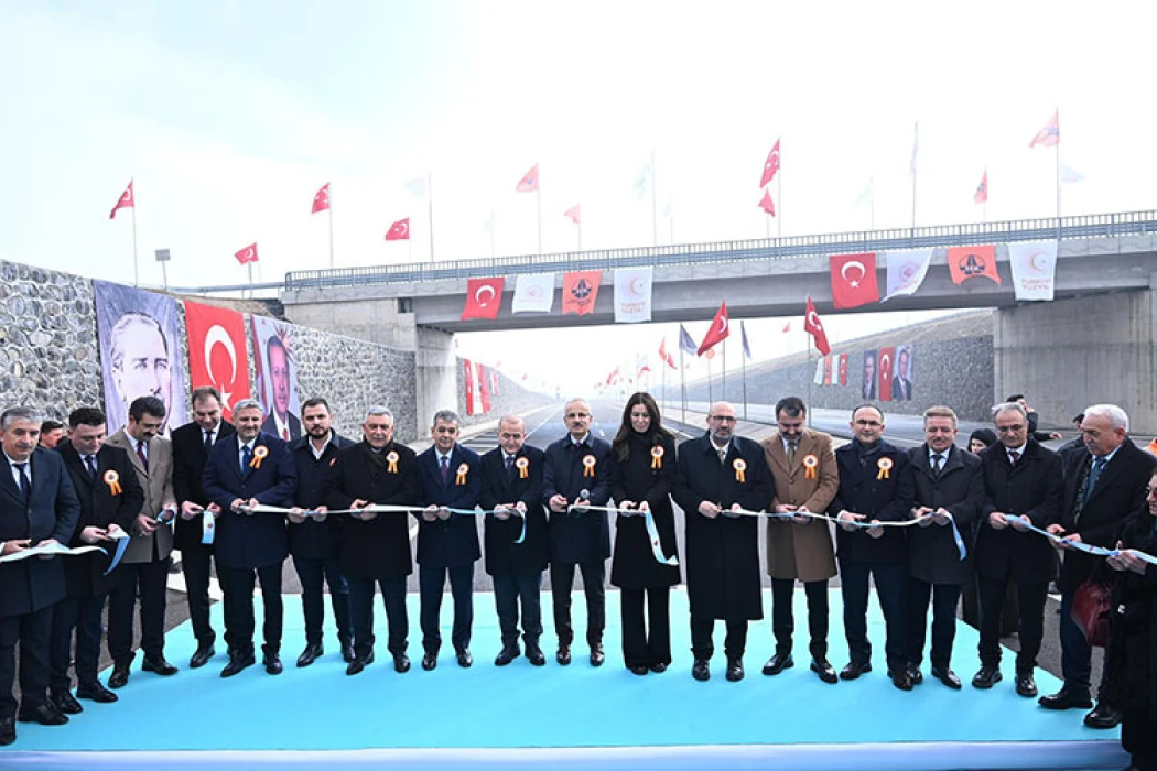 Bakan Uraloğlu: Güzergahı 2 km kısaltarak ulaşımı şehir dışına taşıdık