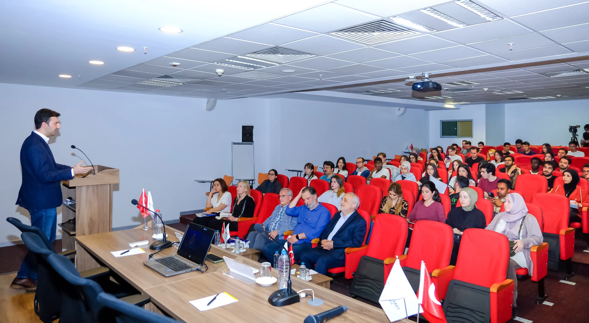 Binlerce öğrenci iş dünyasına merhaba dedi