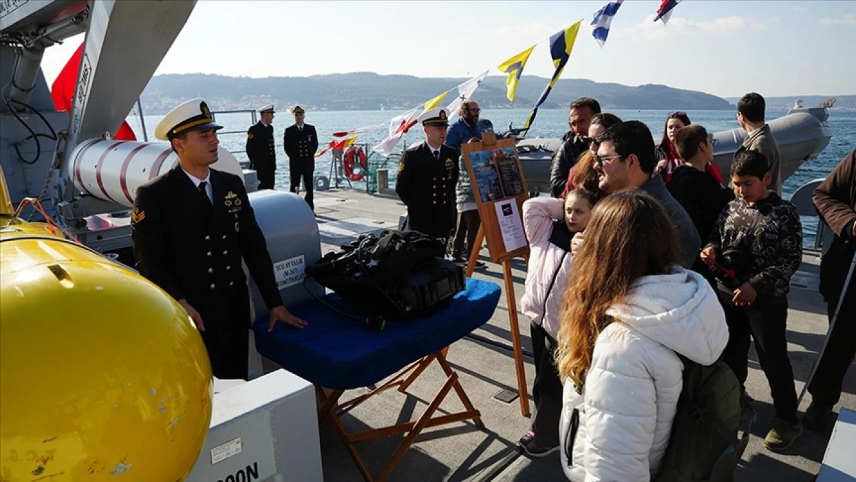 18 Mart etkinlikleri kapsamında Deniz Komutanlığına bağlı gemiler ziyarete açıldı