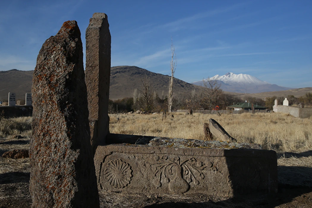 Kayseri'de Türk boyları ve Osmanlı dönemi bezemeli mezar taşları belgelendi
