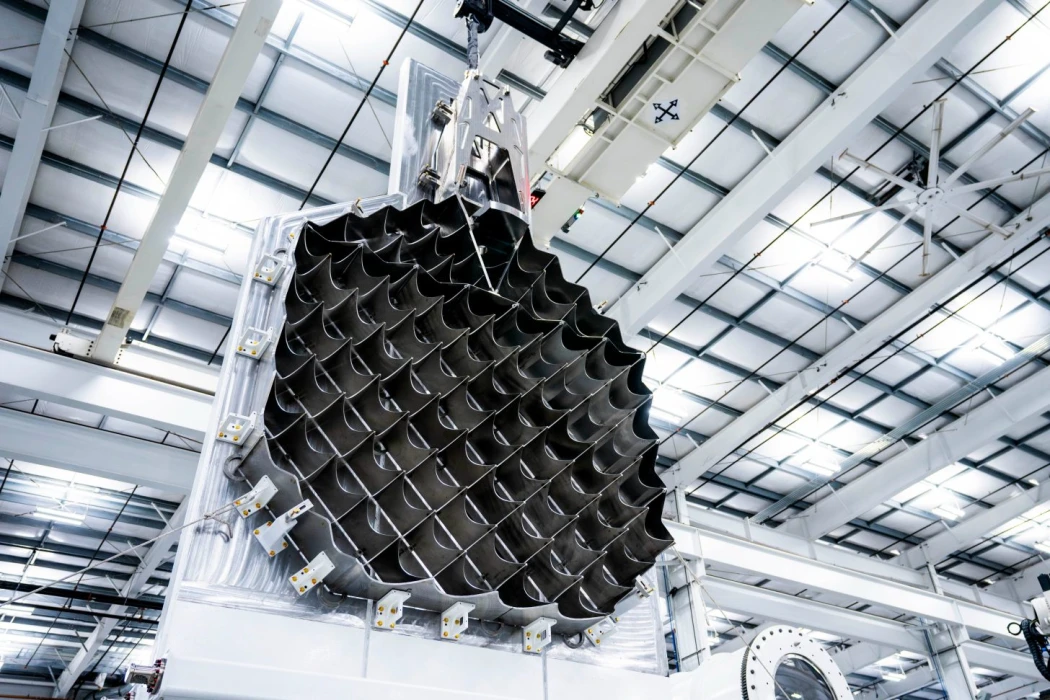 SpaceX, dev roketleri yakalamak için yeni kanatçık tasarladı