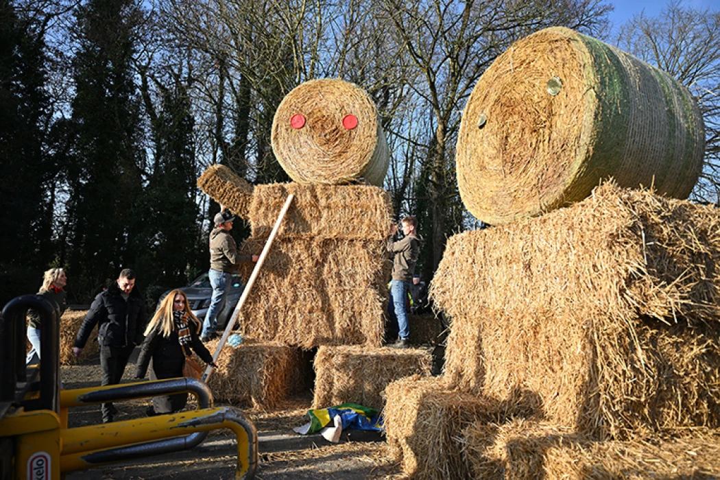 Brüksel'de çiftçilerden traktörlü MERCOSUR protestosu