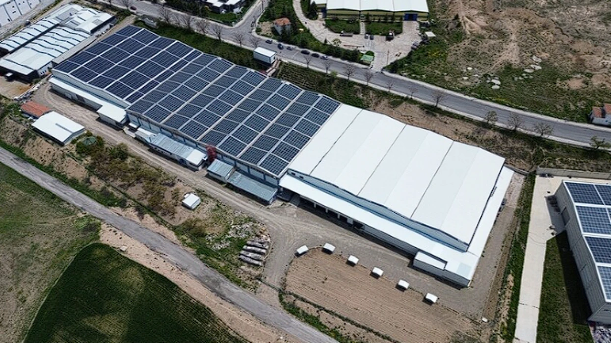 Güneş enerjisi ve yağmur suyu ile üretim: Çorap fabrikasından örnek model