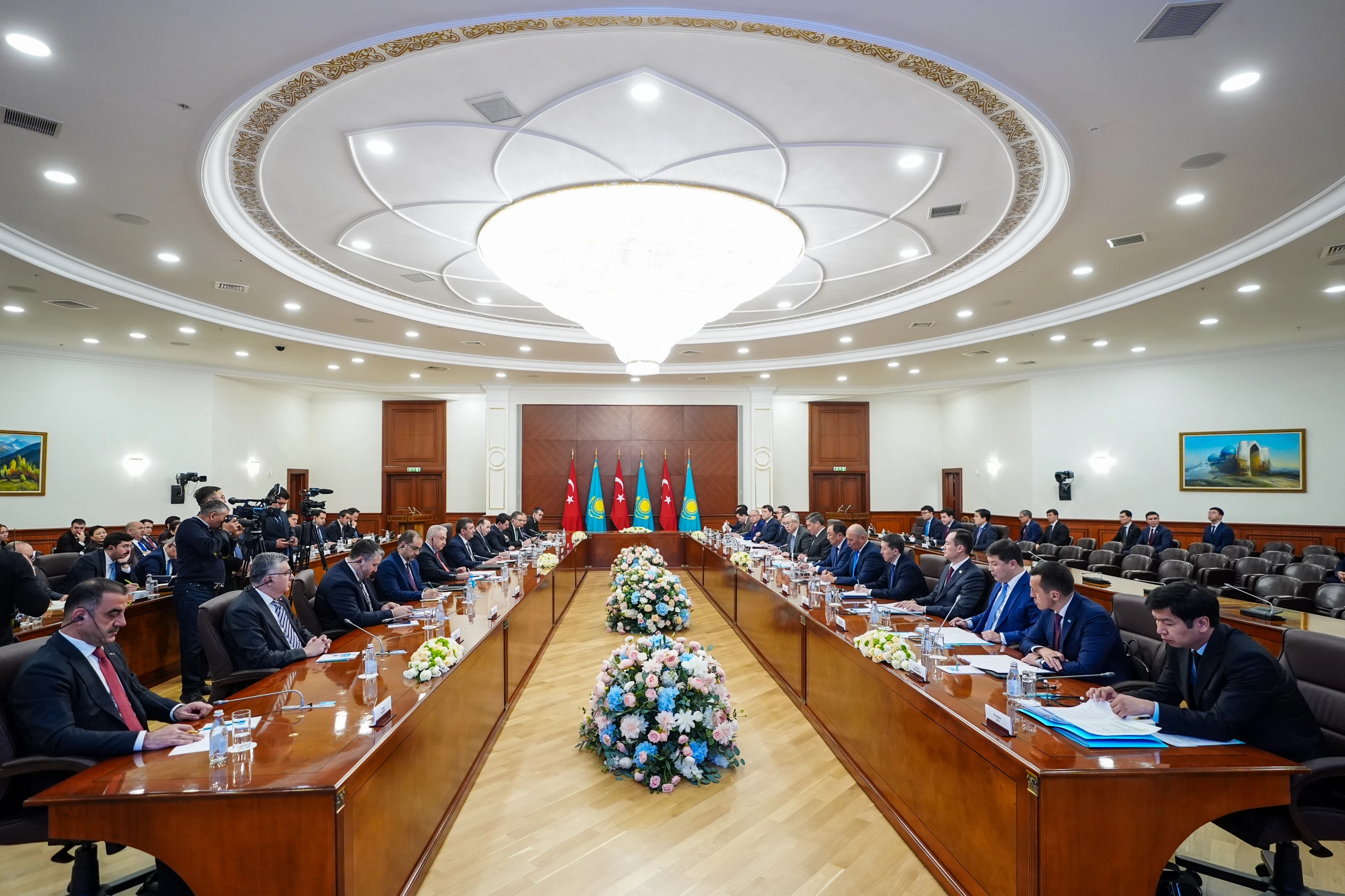 Türkiye ve Kazakistan arasında imzalar atıldı: Ticaret hedefi 15 milyar dolar