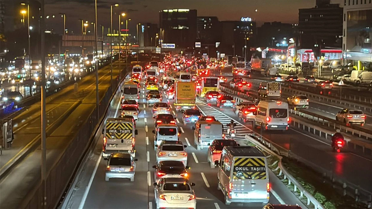 Trafiğe çıkacaklar dikkat! Yoğunluk yüzde 83'e yükseldi