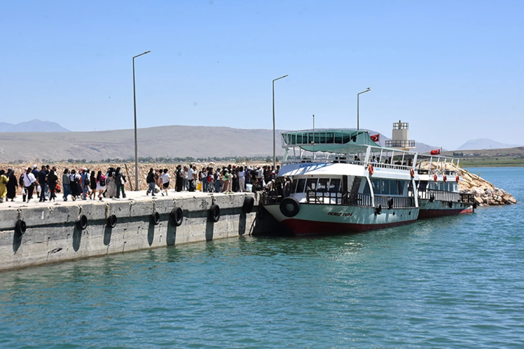 Van Gölü'ndeki Akdamar Adası'nı bu yıl yaklaşık 60 bin kişi ziyaret etti