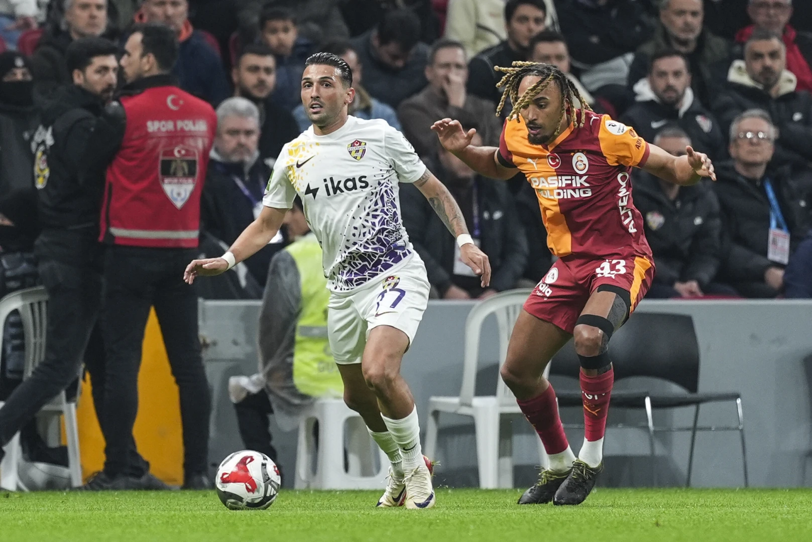 GALATASARAY TRANSFER HABERLERİ SON DAKİKA | İtalyan basını duyurdu! Sacha Boey’e Napoli kancası! Flaş ayrılık gündemde