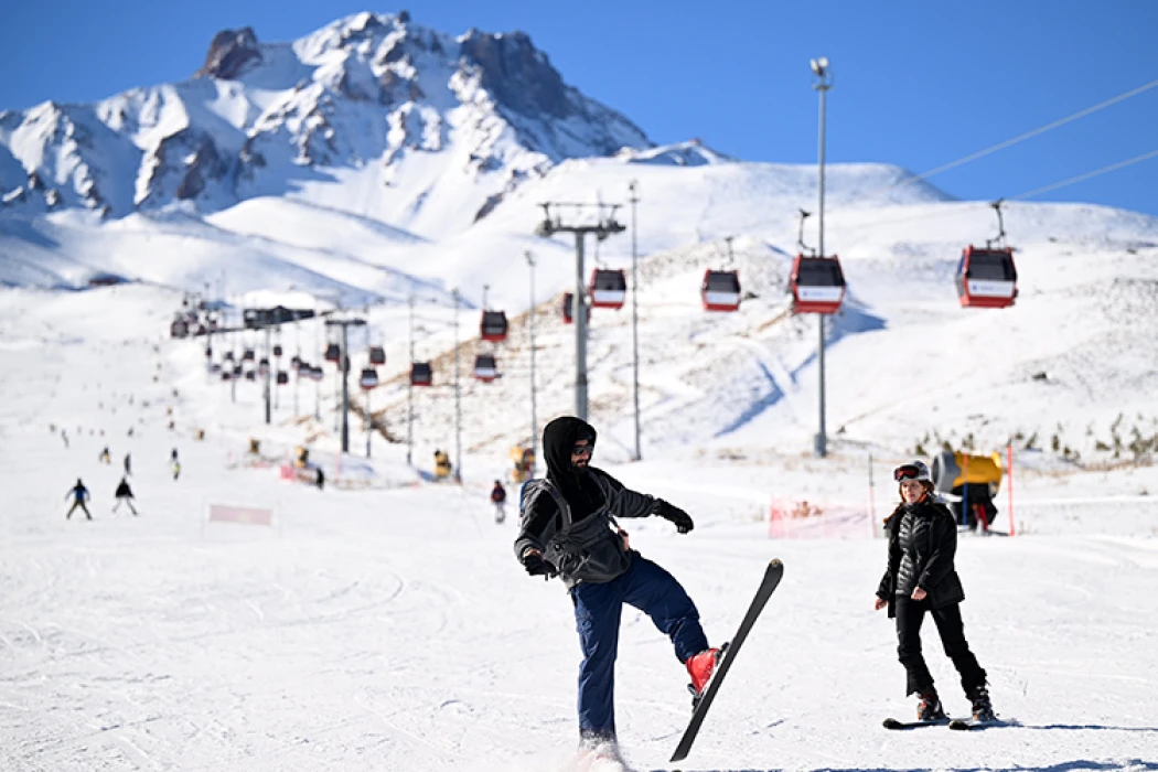 Erciyes Kayak Merkezi'nde sezon açıldı