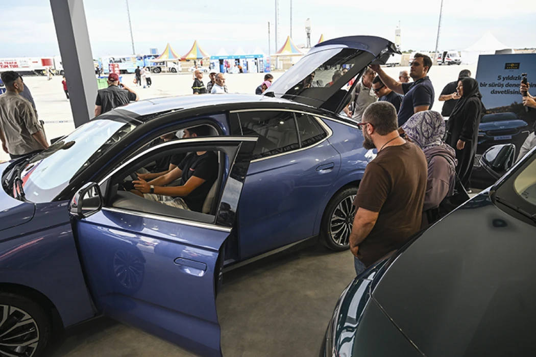 TEKNOFEST'te Togg'un yeni modeli T10F'e vatandaşlardan yoğun ilgi