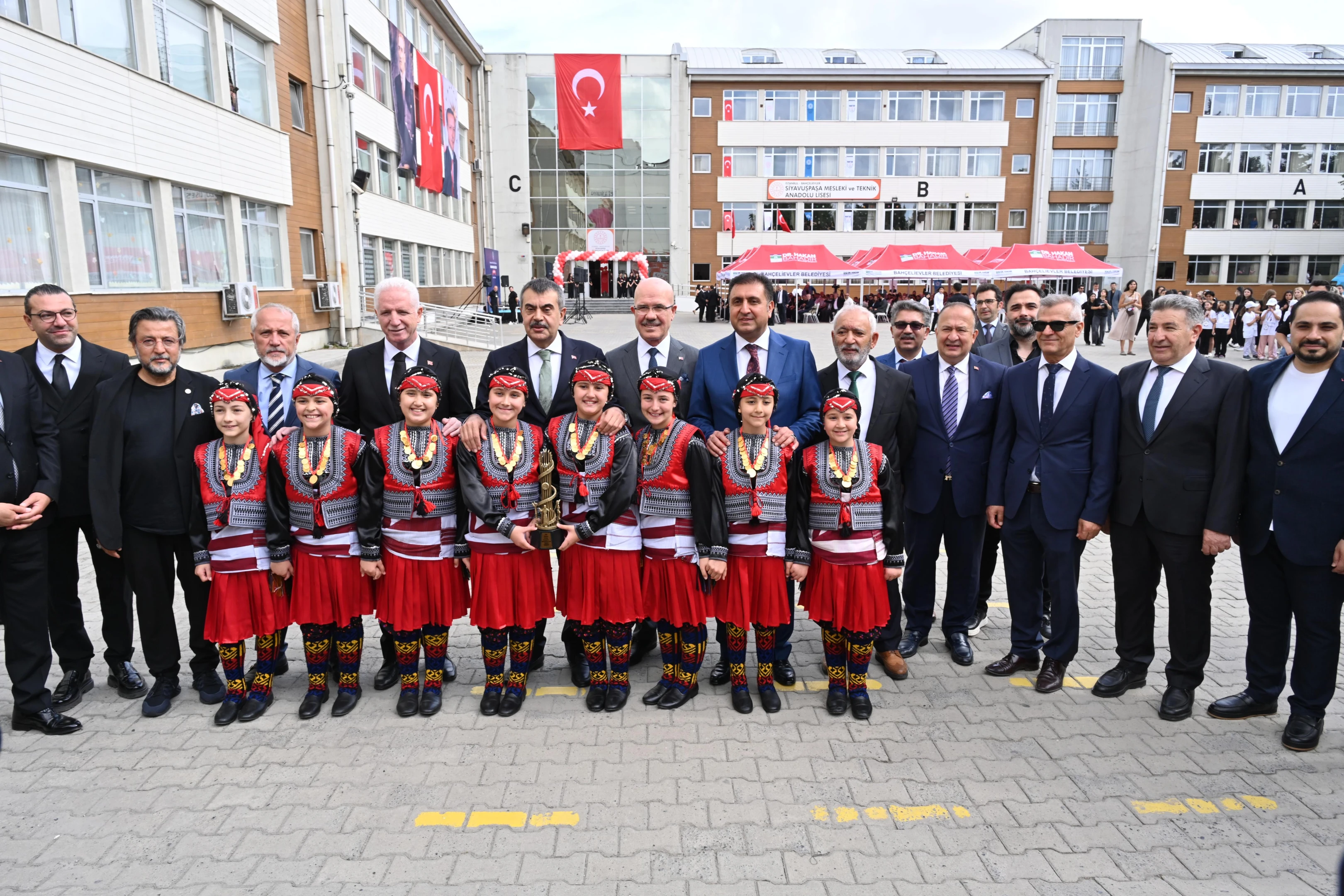 İstanbul'da mesleki ve teknik Anadolu lisesinde baklavacılık atölyesi açıldı