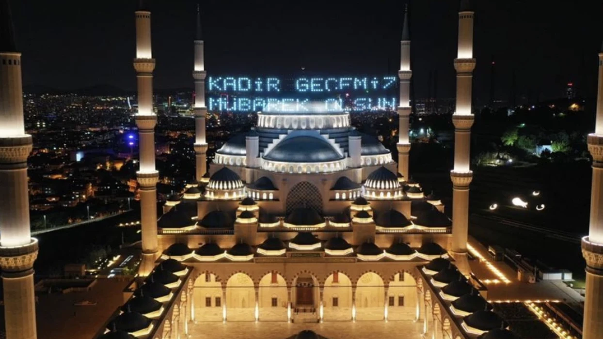 Kadir Gecesi mesajları 2026: Bugün Kadir Gecesi mi, hiç görülmemiş en güzel mesajlar!