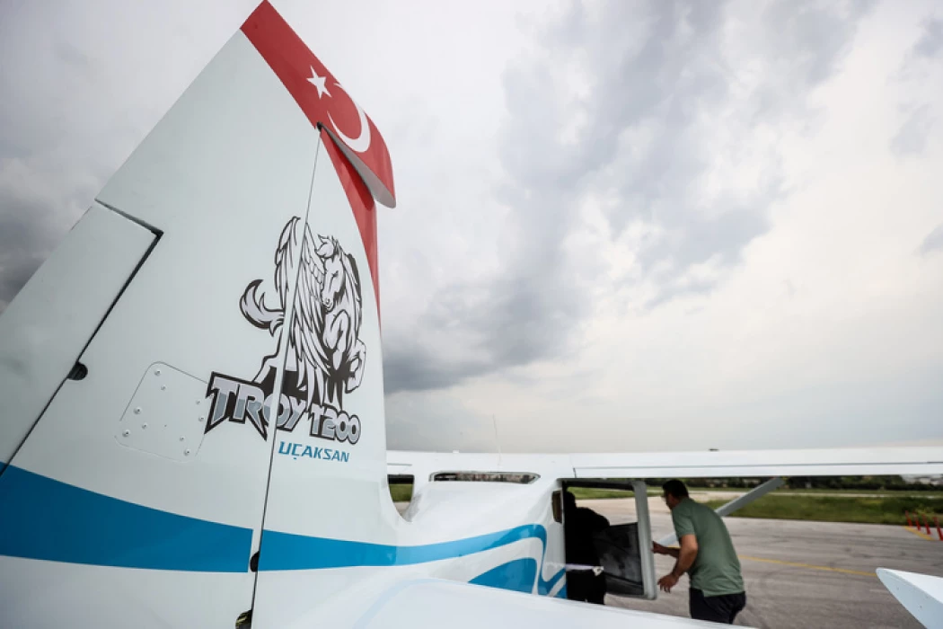 Türk havacılığının yeni uçağı Troy T200 ilk kez piste çıktı
